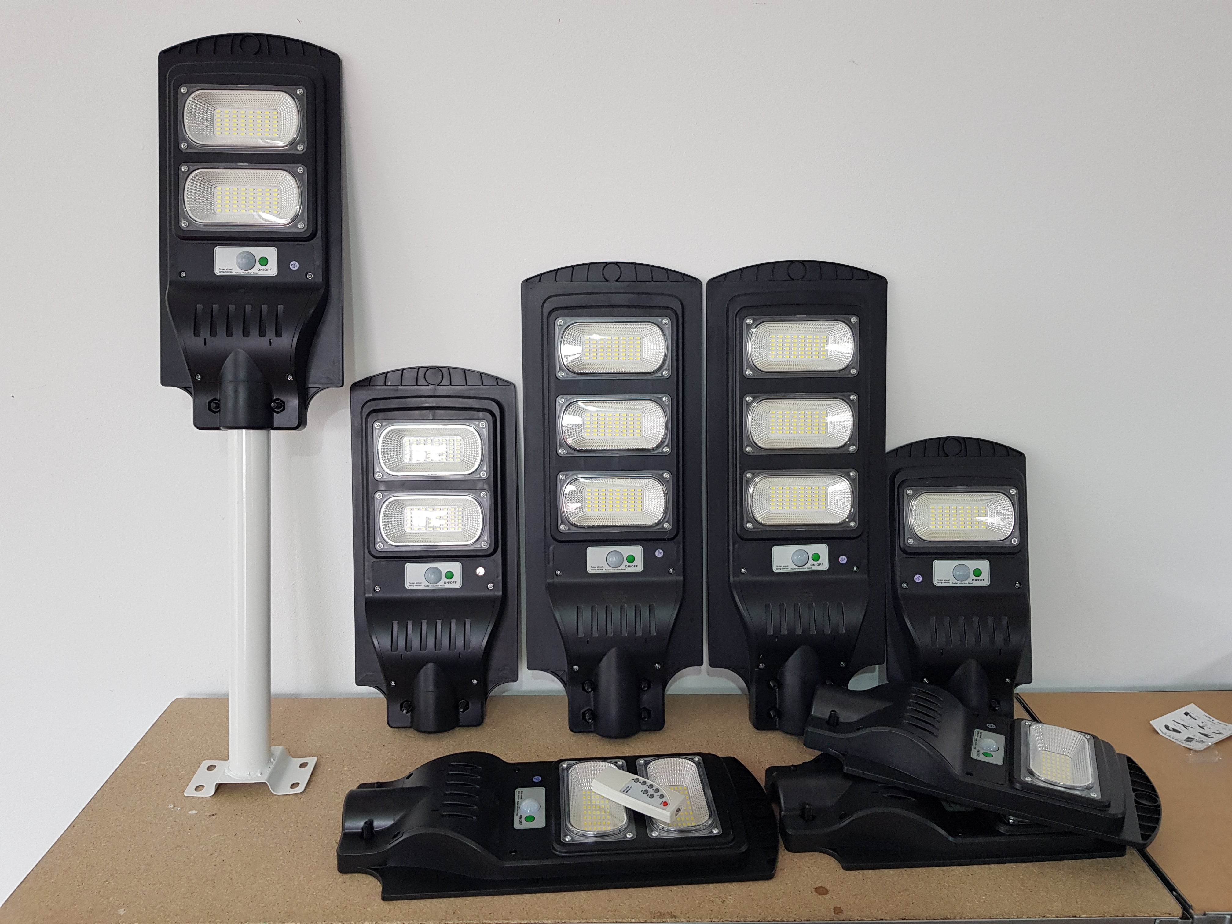 Lampa Stradala Proiector LED cu Incarcare Solara Jortan, 300W/250W/200W/150W/100W/50W