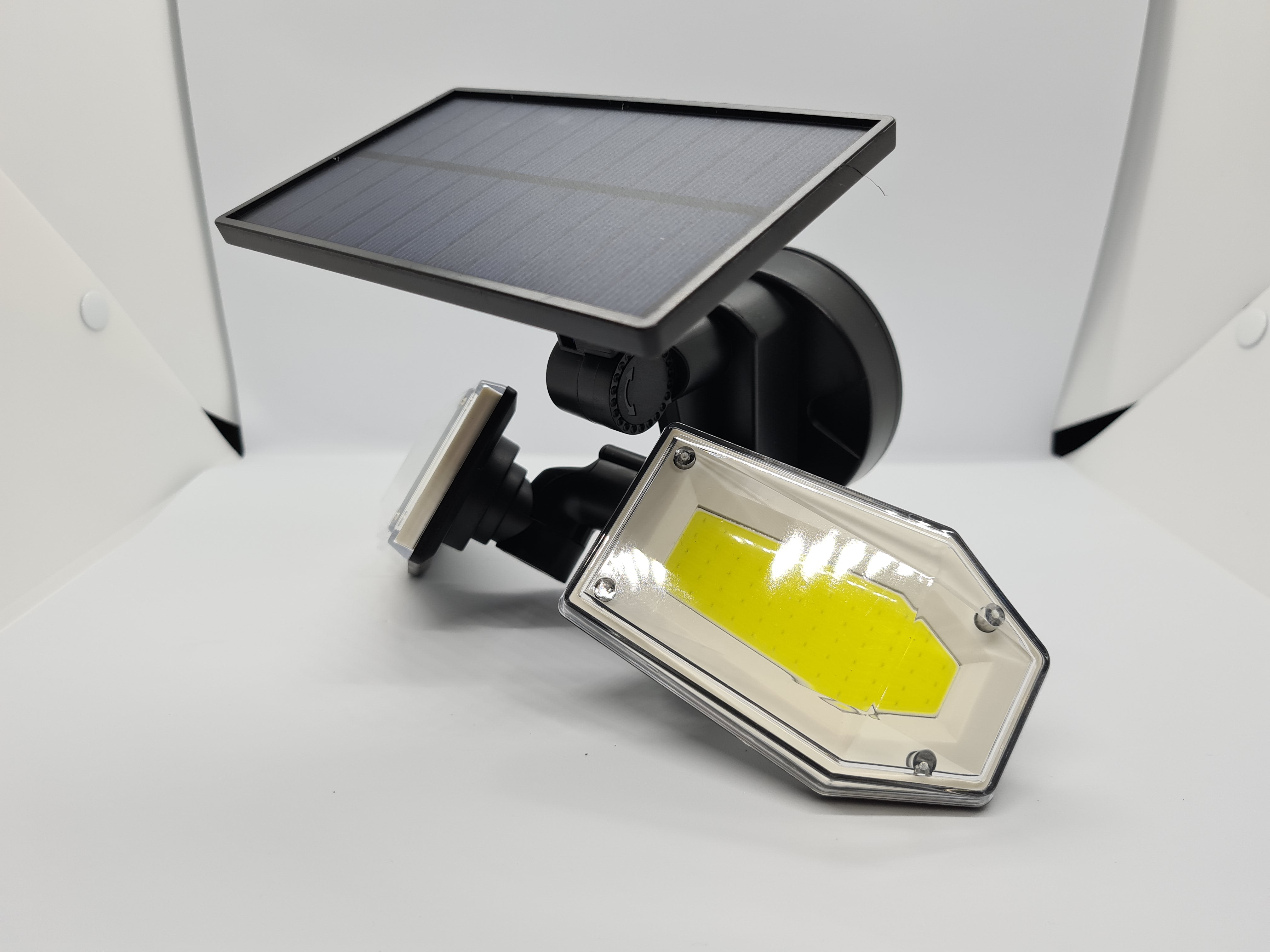 Lampa cu incarcare Solara 150W Leduri COB Senzor de Miscare Generatie Noua FLY01